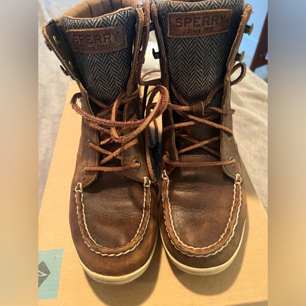 Sperry women’s lace up ankle boots
